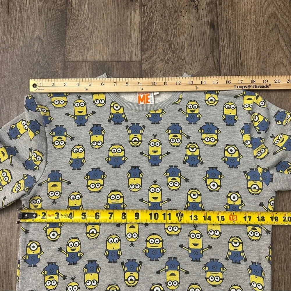 Despicable Me Minion Made Cotton Blend Pullover Sweater Men’s Size S Grey